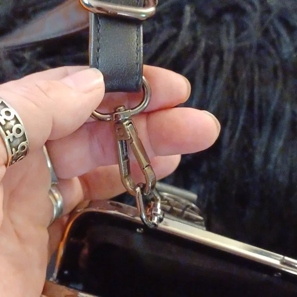 KILLSTAR OCCULT GRAPHIC PENTAGRAM HANDEL HARDWARE KISSLOCK CROSSBODY/SHOULDER - Picture 11 of 16